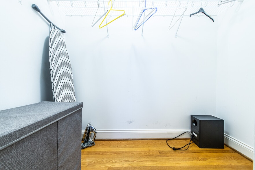 Building Photo - 5027 N East River Rd