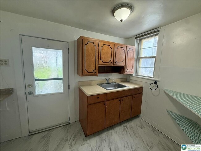 Building Photo - 27 W Allen St