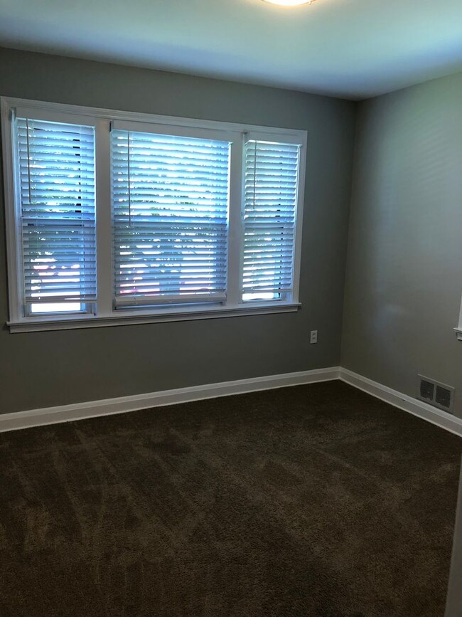 Building Photo - RENOVATED 4 bed 1 bath home in Glen Burnie