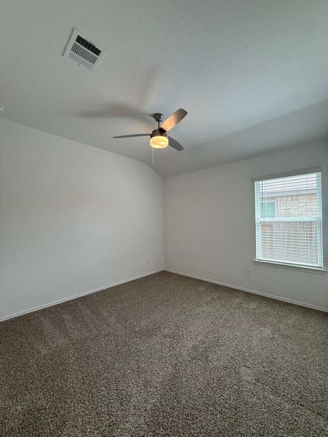 Building Photo - 5037 Almond Ter Dr