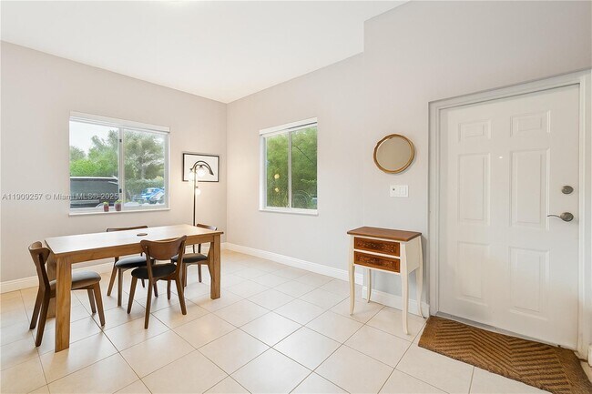 Building Photo - 2730 SW 26th St