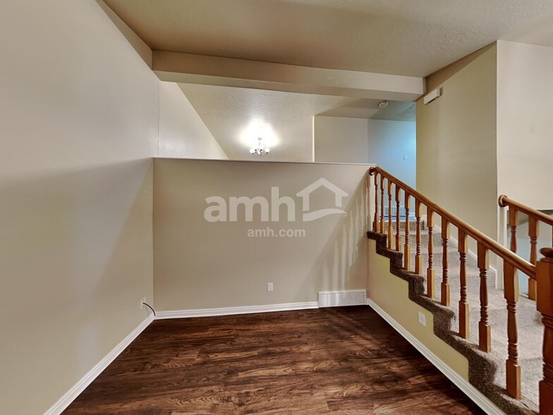 Building Photo - 536 S 925 E