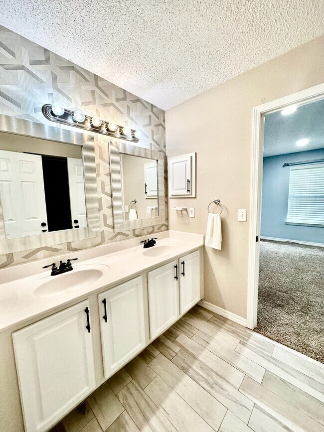 Building Photo - 4025 Lauren Ct