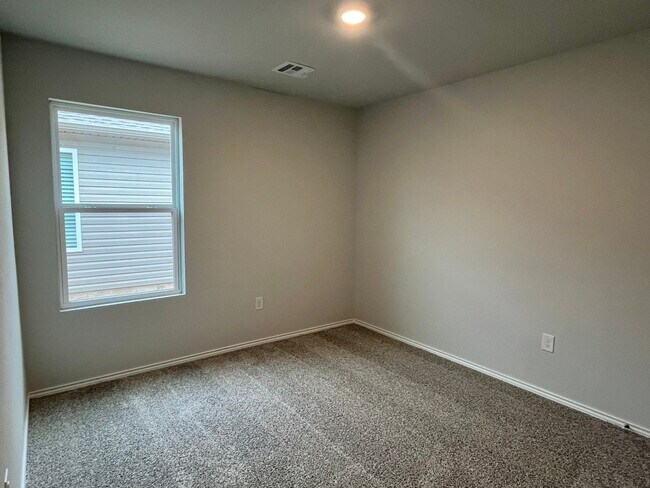 Building Photo - Newer Construction 4 Bed, 2 Bath - Piedmont Schools