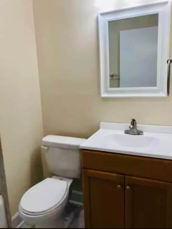 Another view of the full bathroom - 1149 Cooper Dr