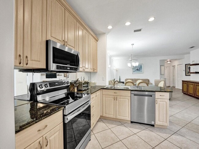 Building Photo - 6577 Via Regina