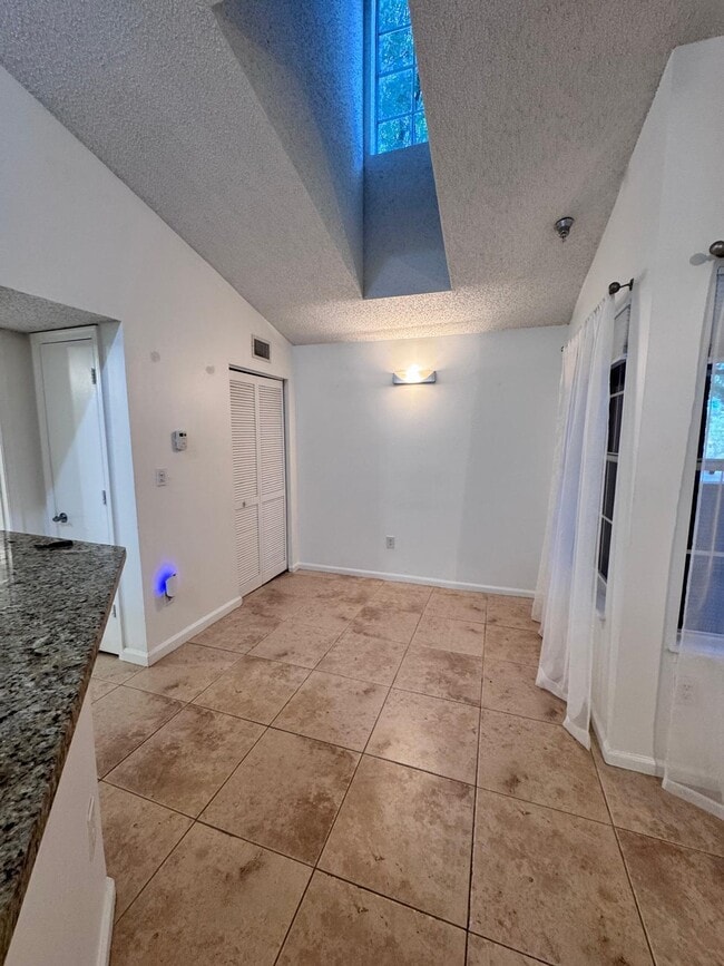 Building Photo - 1125 Crystal Way