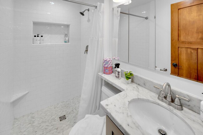 Building Photo - 1072 Johnson Ave