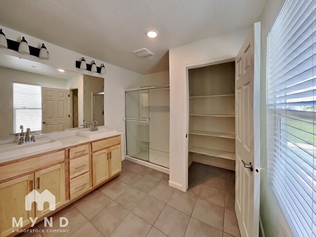 Building Photo - 8207 C Lopez Jr Wy