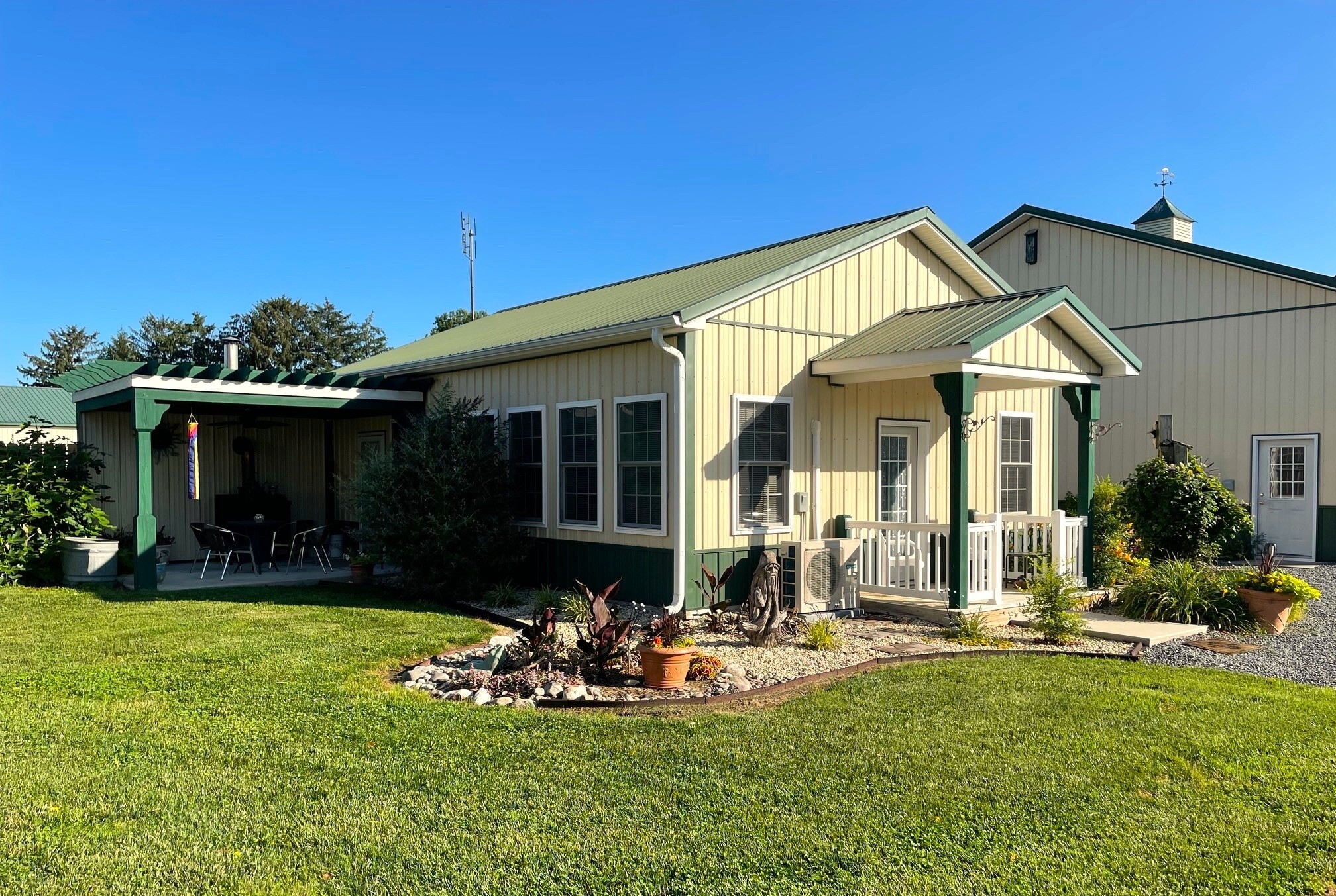 Relax on covered front and side porches. - 31312 Rd 280B