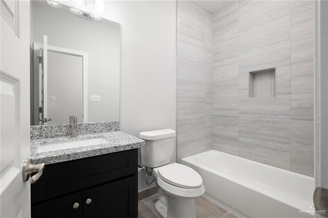 Building Photo - 2526 N Vly Cir