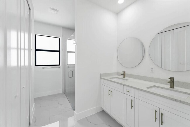 Building Photo - 1180 Vernon Ave