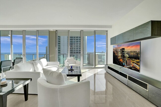 Building Photo - 3100 N Ocean Dr