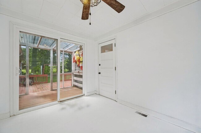 Building Photo - 1757 Lafayette Dr