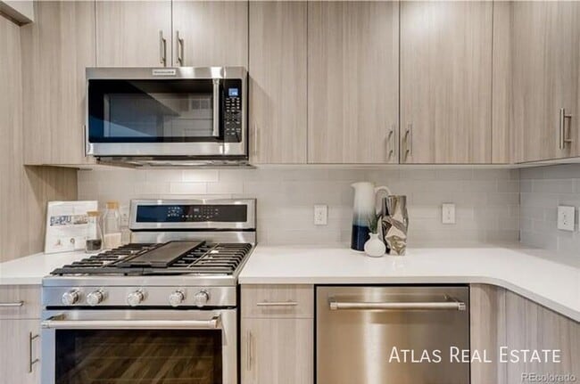 Building Photo - 88 Galapago St