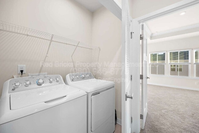 Building Photo - 9769 Oaklawn Blvd NW