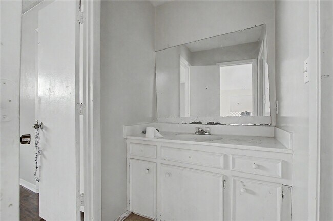 Building Photo - 13119 Hollowcreek Park Dr