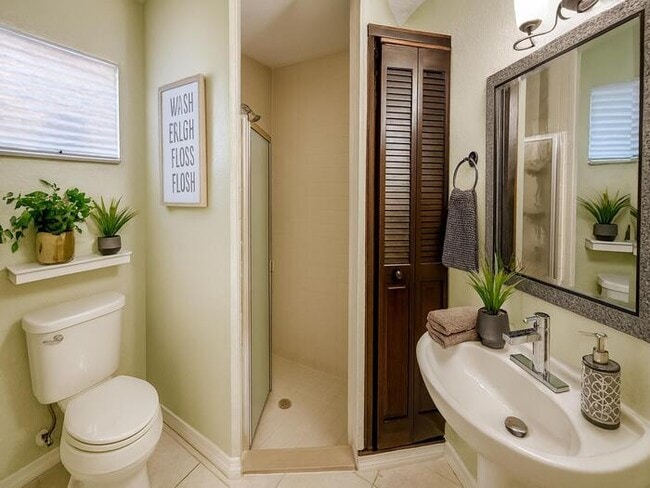 Building Photo - Charming 2BR 2BA Home w/  Full Appliance Suite • Fenced Yard • Driveway Parking in Miramar