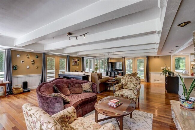 Building Photo - N43W27445-W27445 Capitol Dr