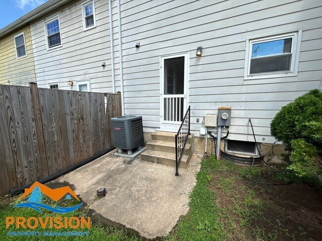 Building Photo - 463 Long Towne Ct
