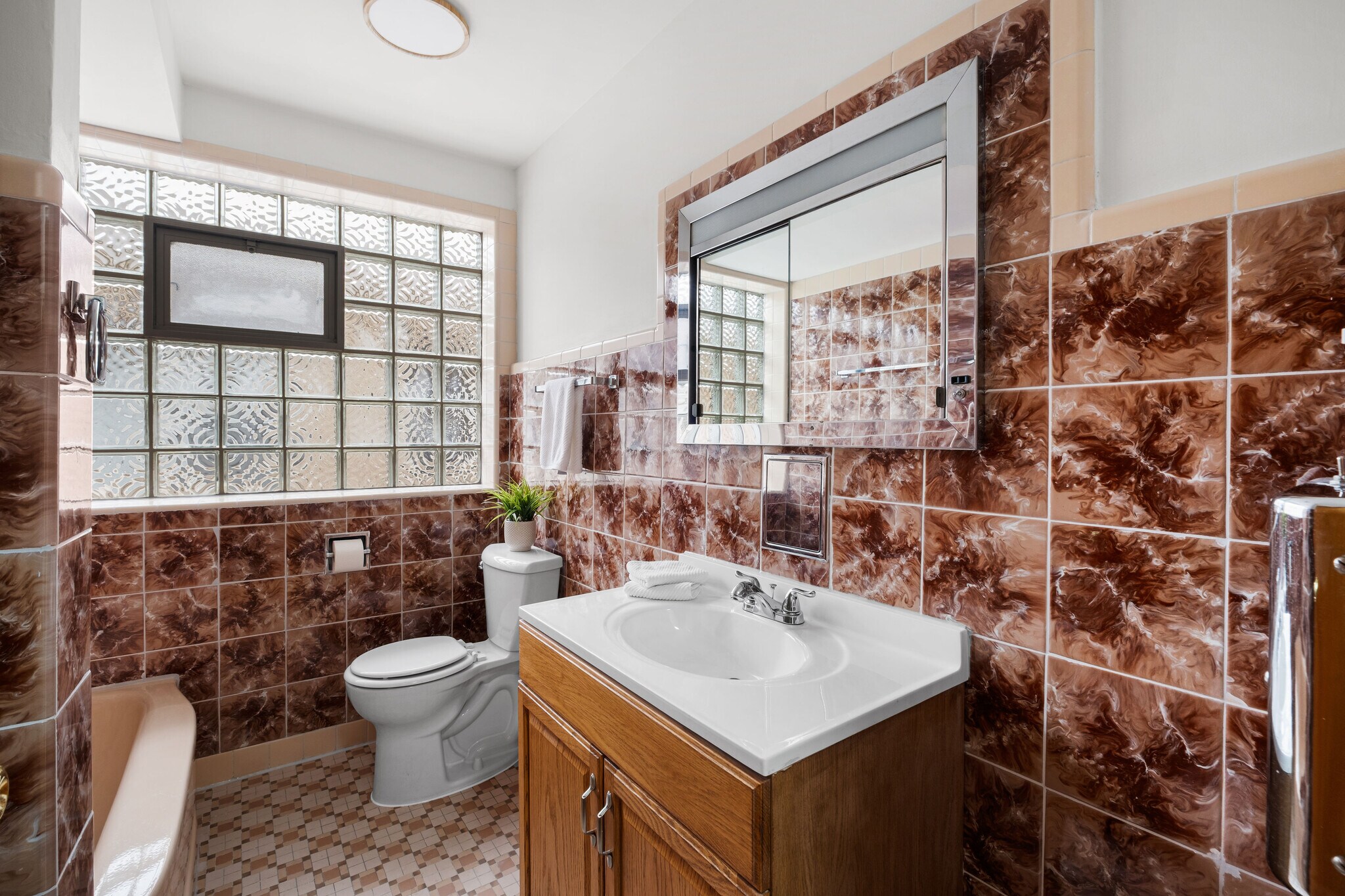 Building Photo - 2531 W Lunt Ave