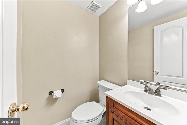 Building Photo - 400 Wooded Way