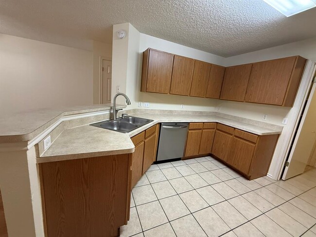 Building Photo - 2304 Granberry Dr