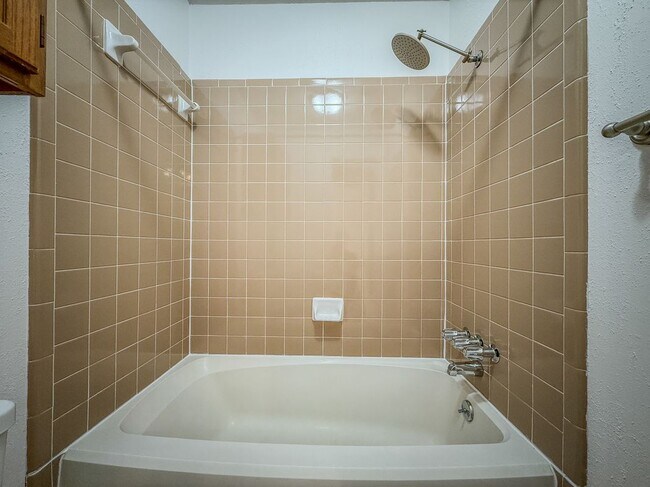 Building Photo - 3839 Dry Creek Dr