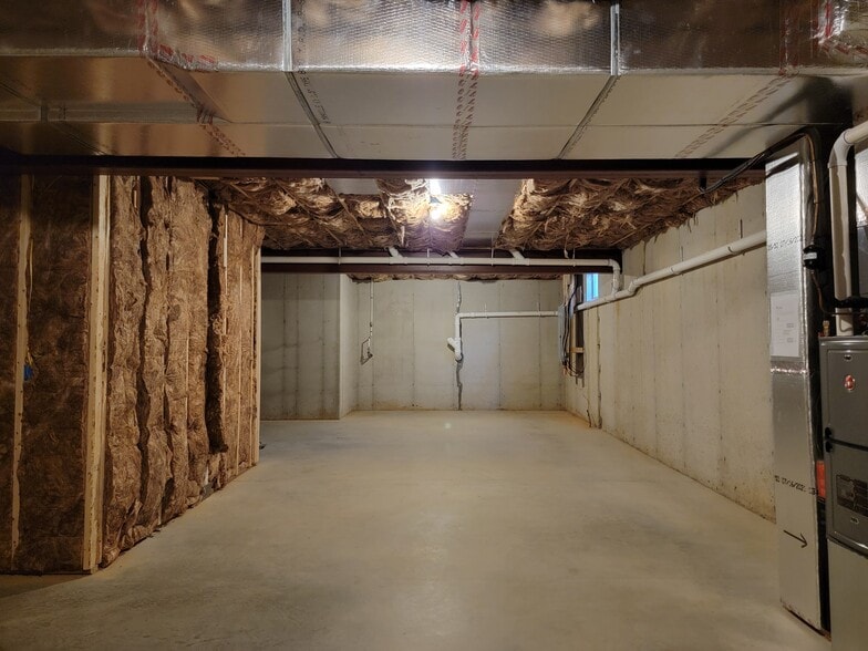 Building Photo - 213 Buckton Dr