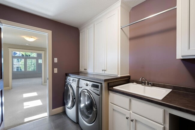 Building Photo - 5510 Upland Ln N