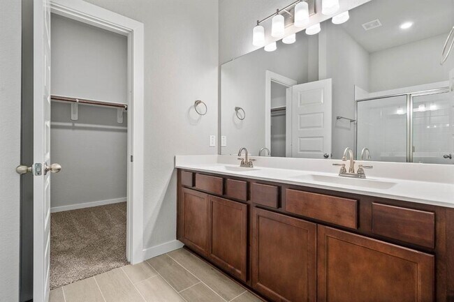 Building Photo - 9732 Grosbeak Ln