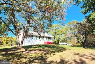 Building Photo - 7297 Jacksonville Ave