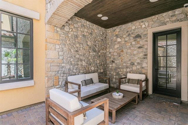 Building Photo - 8 Comillas Dr