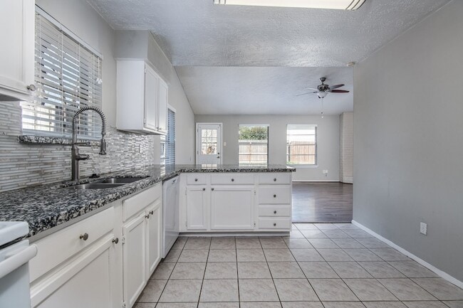 Building Photo - 16210 Cypress Point Dr