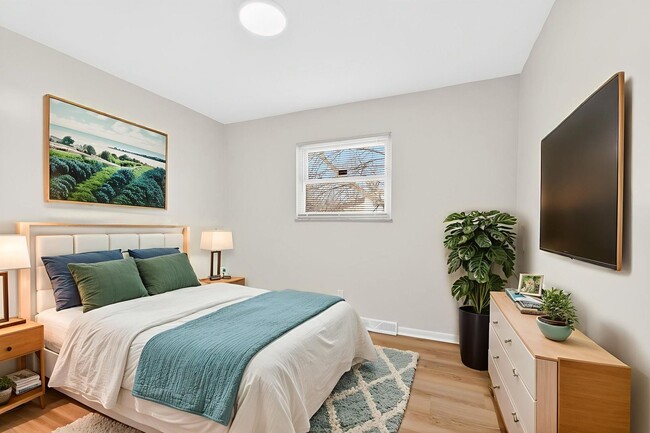 Building Photo - Fully Updated 4 Bedroom Home Available Now!