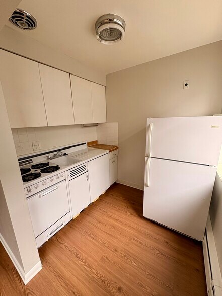 Building Photo - Karen Jean Apartments
