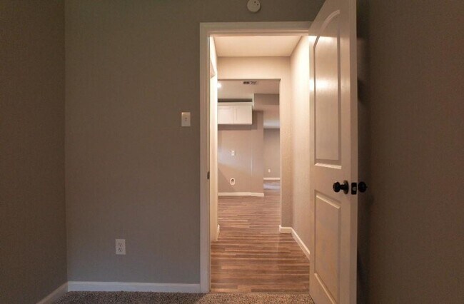 Building Photo - Splendora  Beauty on 2 Acres