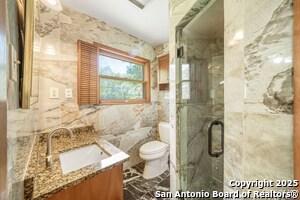 Building Photo - 117 Danube Dr