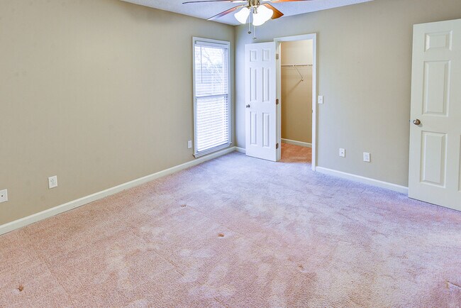 Building Photo - 149 Hollington Dr NE