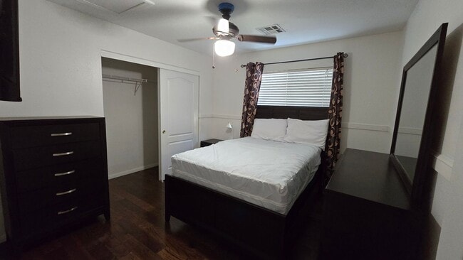 Building Photo - 2 story, 2 car garage, 5 bedroom, coveredpatio, All appliances. move in ready home with solar inc...