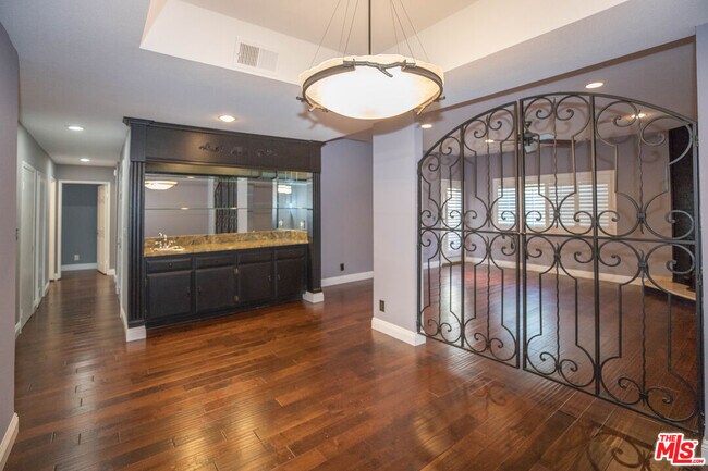 Building Photo - 4355 Ventura Canyon Ave