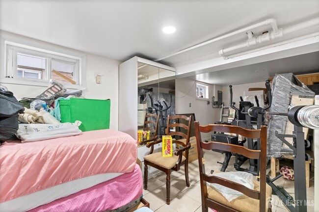 Building Photo - 28 St Ann St