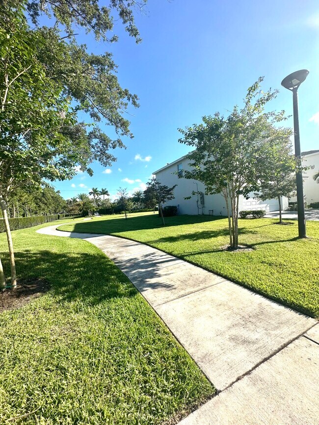 Building Photo - 4518 Dow Ln