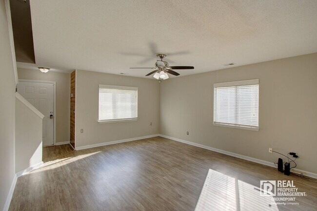 Building Photo - 121 Sioux Ct