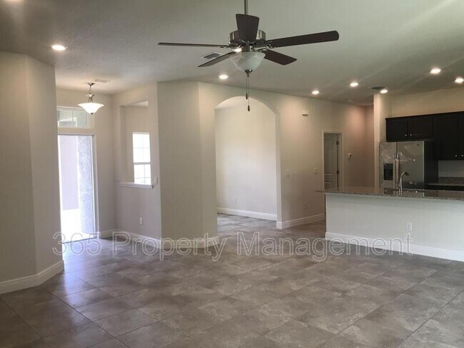 Building Photo - 3044 S Haberland Blvd