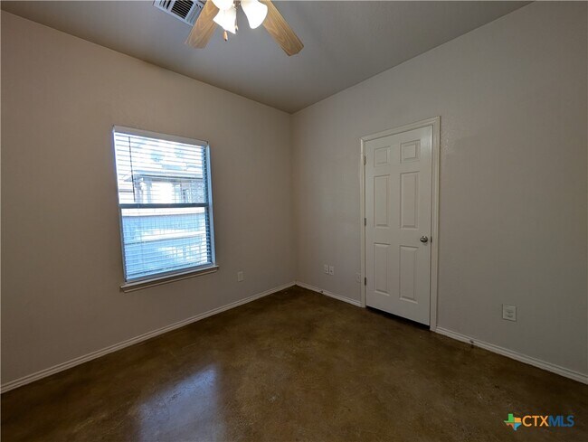 Building Photo - 208 Anne Louise Dr