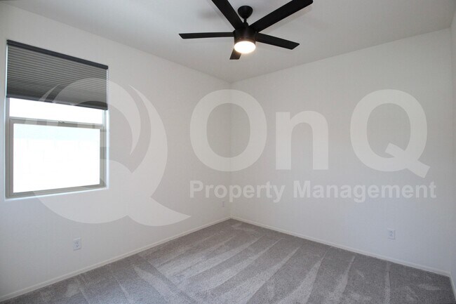Building Photo - 9320 S 30th Ln
