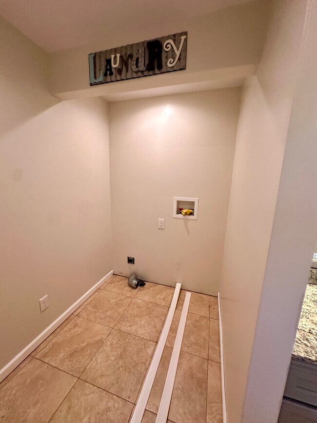 Building Photo - 127a Schroyers Ln