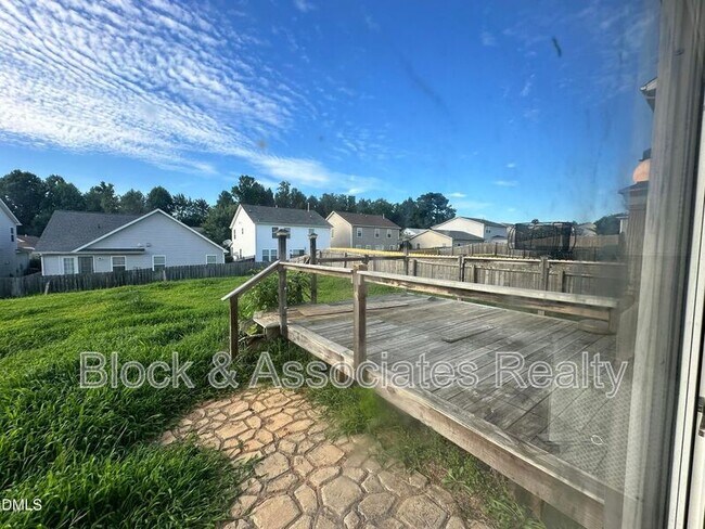 Building Photo - 502 Kerriann Ln