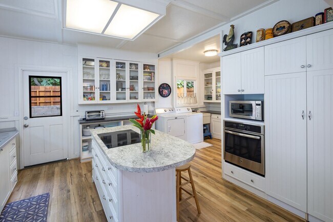 Building Photo - Casual Beach Front 3 Bedroom, 2 Bath Home ...